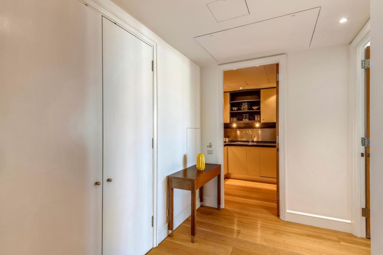 Circus Canary Wharf Apartment